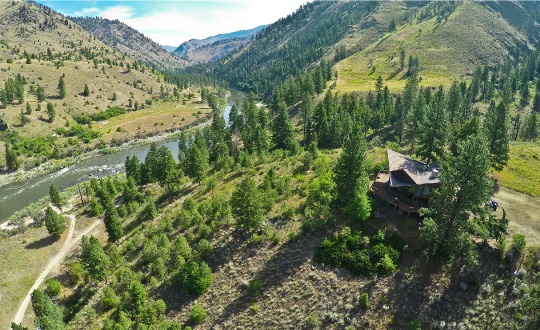 Mackay Bar Fishing and Lodging trips on the Salmon River